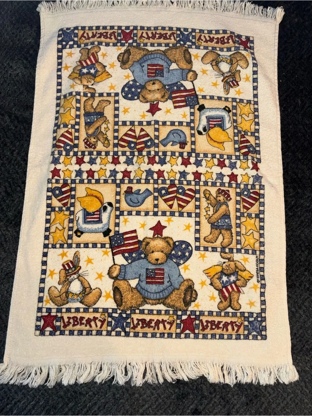 Teresa Kogut vintage Americana bear themed hand towel and wash cloth set.
